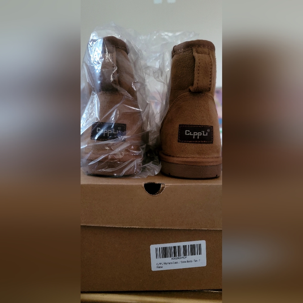 *NEW* Clpp'li Tan Snow Boots 7